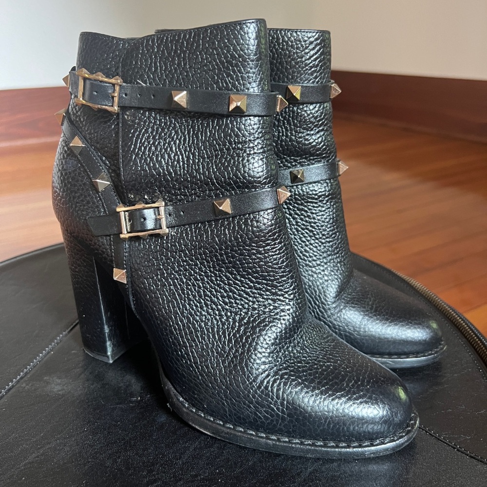 Valentino Rockstud Ankle boots. Size 37.5. Black.